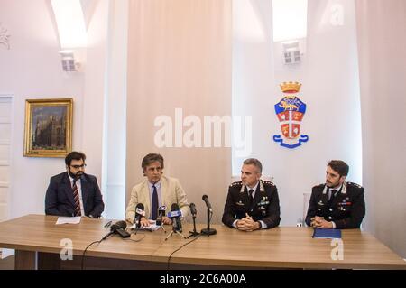 Mailand. Pressekonferenz Generalkommando Carabinieri für die Festnahme eines 38-jährigen Italieners für ISIS-Propaganda auf dem Foto von links Andrea Leo Kommandant ROS Mailand, der Ministerpräsident Alberto Nobili, Luca de Marchis Provinzoberst Carabinieri und Federico Palmieri (Carlo Cozzoli/Fotografmma, Mailand - 2020-07-08) p.s. la foto e' utilizzabile nel rispetto del contesto in cui e' stata scattata, e senza intento diffamatorio del decoro delle persone rapresentate Stockfoto