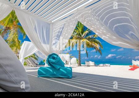 Gelassenheit Strand Hintergrund, Luxus Strand Baldachin und Reise oder Sommerurlaub Konzept. Gelassenheit Strand Hintergrund, Luxus Strand Baldachin und Reise Sommer Stockfoto