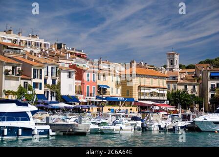Das Fischerdorf Cassis in der Provence: Der Hafen Stockfoto