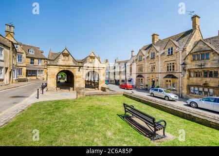 Das 17. Jahrhundert (erbaut 1627) Grade I gelistet Markthalle im Stadtzentrum von Chipping Campden, einem kleinen Marktort in der Gloucestershire Cotswolds Stockfoto