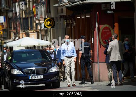 Jaca, Aragon, Spanien. Juli 2020. König Felipe VI. Besucht am 8. Juli 2020 die Altstadt und die Kathedrale von San Pedro de Jaca in Jaca, Spanien Credit: Jack Abuin/ZUMA Wire/Alamy Live News Stockfoto