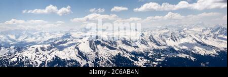 Churfirsten Gebirge mit seinen berühmten sieben Gipfeln: Selun, Fruemsel, Brisi, Zuestoll, Schibenstoll, Hinterrugg, Chaeserrugg Stockfoto