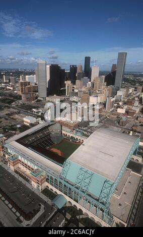Houston, Texas, August 2001: Enron Field im Stadtzentrum von Houston, Heimstadion der Houston Astros Major League Baseballmannschaft. (Hinweis: der name des stadions wurde 2002 nach Enrons Konkurs in Minute Maid Park geändert.) ©Bob Daemmrich Stockfoto