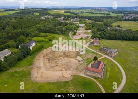 Luftaufnahme von Bangour Village, ehemaliges Psychiatric Hospital, West Lothian, Schottland. Das Gelände wird derzeit für die Wohnanlage umentwickelt. Stockfoto