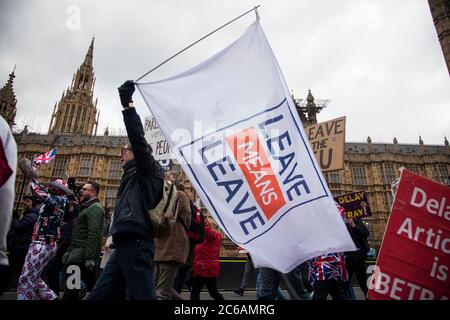 LONDON, Großbritannien - 13. März 2019: Brexit-Anhänger werben für den Austritt aus der EU Stockfoto