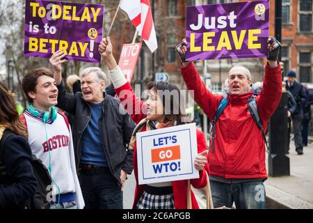 LONDON, Großbritannien - 13. März 2019: Brexit-Anhänger werben für den Austritt aus der EU Stockfoto