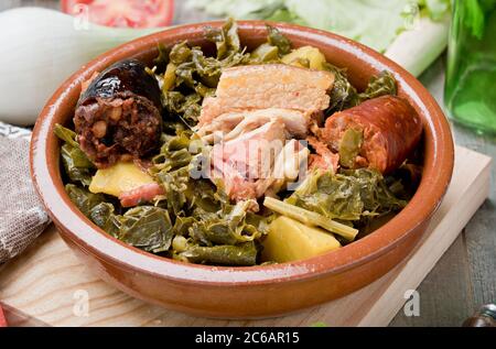 Der asturische Topf, auch potaxe de berces oder einfach potaxe genannt, ist der traditionellste Eintopf der asturischen Küche. Es ist ein sehr schmackhafte Gericht, das ist Stockfoto