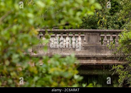 Die Baluster und architektonischen Details der Magdalen Brücke über den Fluss Cherwell in Oxford, England Stockfoto