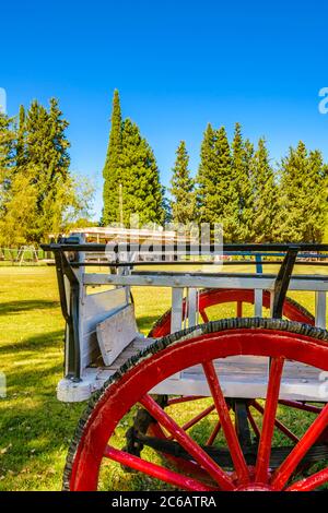 Holzwagen in der ruhigen Landschaft Landschaft Szene in der provinz san juan, argentinien Stockfoto