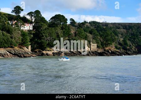 Kingswear Castle von Dartmouth aus an der Mündung des River Dart. Dartmouth, Devon, Großbritannien Stockfoto