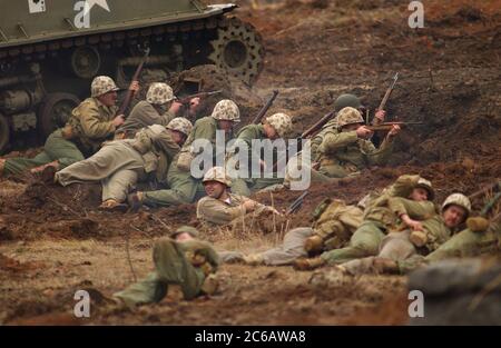 Fredericksburg, Texas, USA, Februar 19 2005: Historische Nachbildungen zeigen Szenen aus den US-Militärkämpfen im Pazifik gegen Japaner während des Zweiten Weltkriegs vor dem Publikum auf dem Gelände des National Museum of the Pacific war. ©Bob Daemmrich Stockfoto