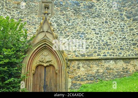 Blick auf den Haupteintritt zum Kloster Rosa Coeli in Dolni Kounice, Tschechien Stockfoto