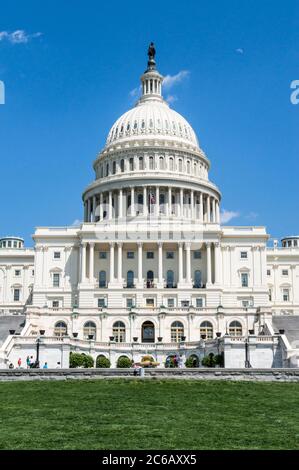 Vertikale Aufnahme der Kuppel des Kapitolgebäudes in Washington D.C. Stockfoto
