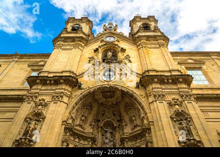 Basilika Santa Maria del Coro in San Sebastian (Donostia) in einem schönen Sommertag, Spanien Stockfoto