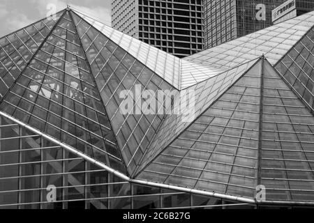 Shenzhen, China - November 24 2018: Die Decke der Musik- und Bibliothekshalle im Stadtzentrum von Shenzhen. Es ist eine moderne Architektur aus Stahl und Stockfoto