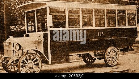 Ein Bild von 1920 eines ein-Mann-betriebenen Elektrobusses der Winnipeg Railway Company (1 von einer Flotte von 7). Die Winnipeg General Power Company wurde 1902 von den Beamten der WESR gegründet und 1904 mit der Eisenbahngesellschaft verschmolz, die den Namen Winnipeg Electric Railway Company (WER) annahm, die alle Straßenbahnen, Strom- und Gasversorgungsunternehmen in der Stadt kontrollierte. Am 7. April 1920 erlitt die Firma eine schreckliche Explosion und einen Brand in der Autoscheune der Hauptstraße Stockfoto