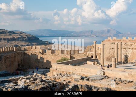 Akropolis von Lindos, Rhodos, Dodekanes, griechische Inseln, Griechenland, Europa Stockfoto