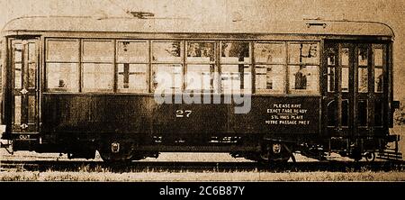 1920 Bild zeigt eines der damals neuen Sicherheitsfahrzeuge mit separaten ein- und Ausgängen, die von der Transportfirma Three Rivers (Trois-Rivires), Quebec, Kanada, betrieben werden. Stockfoto