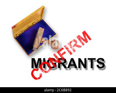 Draufsicht auf einen Gummistempel mit einem riesigen Wort - bestätigen und Wort Migranten isoliert auf weiß Stockfoto