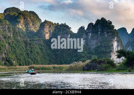 Kalksteinberge im malerischen Trang an Landscape Complex, UNESCO-Weltkulturerbe, Vietnam, Indochina, Südostasien, Asien Stockfoto