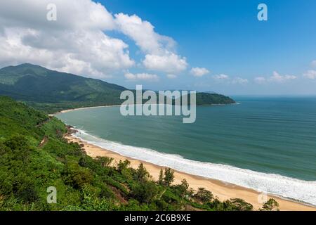 Langer Sandstrand, Hai Van Quan Pass, Danang, Vietnam, Indochina, Südostasien, Asien Stockfoto