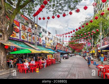 Jalan Alor, eine Straße im Goldenen Dreieck, die für ihre Speisen und Getränke bekannt ist, Kuala Lumpur, Malaysia Stockfoto