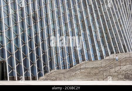 Shenzhen, China - November 24 2018: Die Außenstruktur der Musik- und Bibliothekshalle im Stadtzentrum von Shenzhen. Es ist eine moderne Architektur Stockfoto