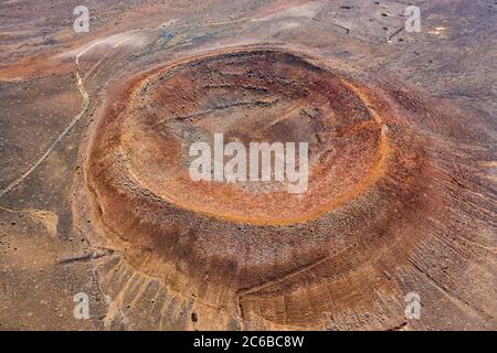 Luftaufnahme, Vulkan im Parque Natural de los Volcanes, Timanfaya, Lanzarote, Kanarische Inseln, Spanien, Atlantik, Europa Stockfoto