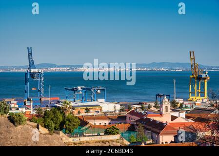 Blick auf den Tejo im östlichen Teil von Lissabon in Portugal Stockfoto