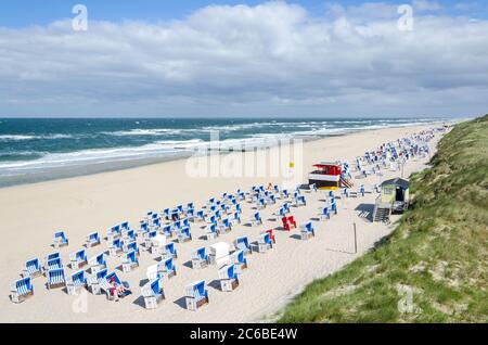 Viele Liegen am Strand auf Sylt, Deutschland Stockfoto