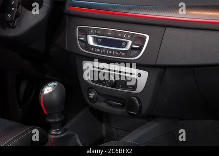 Moderner Innenraum, Details im Inneren des Autos Stockfoto