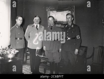 Roehm Heinrich Hoffmann fotografiert 1934 Adolf Hitlers offizieller Fotograf und ein Nazi-Politiker und Verleger, der Mitglied des intimen Hitlerkreises war. Stockfoto