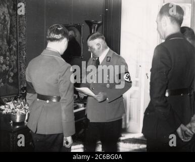 Roehm Heinrich Hoffmann fotografiert 1934 Adolf Hitlers offizieller Fotograf und ein Nazi-Politiker und Verleger, der Mitglied des intimen Hitlerkreises war. Stockfoto