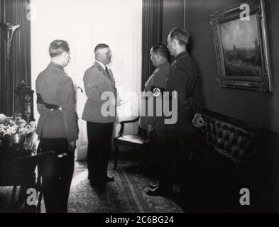 Roehm Heinrich Hoffmann fotografiert 1934 Adolf Hitlers offizieller Fotograf und ein Nazi-Politiker und Verleger, der Mitglied des intimen Hitlerkreises war. Stockfoto