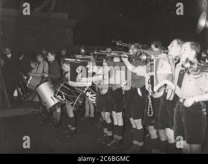 Jugendtreffen im Berliner Lustgarten Heinrich Hoffmann fotografiert 1934 Adolf Hitlers offizieller Fotograf und ein Nazi-Politiker und Verleger, der Mitglied des intime Zirkels Hitlers war. Stockfoto