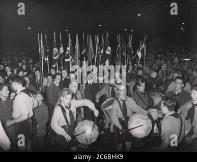 Jugendtreffen im Berliner Lustgarten Heinrich Hoffmann fotografiert 1934 Adolf Hitlers offizieller Fotograf und ein Nazi-Politiker und Verleger, der Mitglied des intime Zirkels Hitlers war. Stockfoto