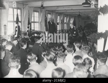 Kaiserlicher Berufswettbewerb, Schornsteinfeger Heinrich Hoffmann fotografiert 1934 Adolf Hitlers offizieller Fotograf und ein Nazi-Politiker und Verleger, der Mitglied des intimen Hitlerkreises war. Stockfoto