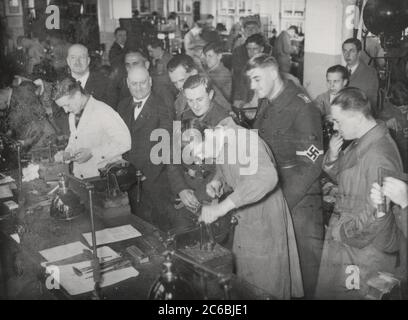 Kaiserlicher Berufswettbewerb, Schornsteinfeger Heinrich Hoffmann fotografiert 1934 Adolf Hitlers offizieller Fotograf und ein Nazi-Politiker und Verleger, der Mitglied des intimen Hitlerkreises war. Stockfoto