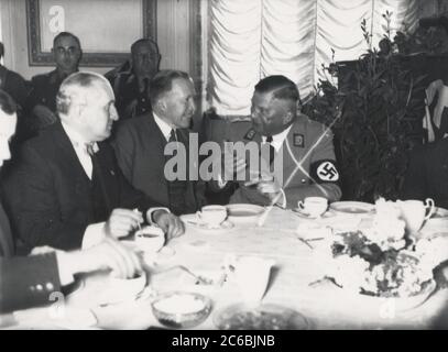 Roehm Heinrich Hoffmann fotografiert 1934 Adolf Hitlers offizieller Fotograf und ein Nazi-Politiker und Verleger, der Mitglied des intimen Hitlerkreises war. Stockfoto