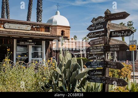 Bild von San Juan Capistrano und seine berühmte Straße Los Rios - eine Straße voller Geschichte, Kunstläden und gemütliche Cafés. Stockfoto