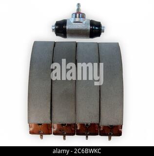 Fahrzeugbremselemente. Bremstrommel des Zylinders und vier Bremsbacken. Neue Bremstrommel des Hydraulikzylinders, Teil für Trommelbremssystem. Stockfoto