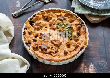 Steak, Pilz und Ale Pie mit Mürbeteig Stockfoto