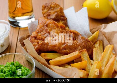 Fisch und Pommes. Nahaufnahme von englischen Gerichten Stockfoto