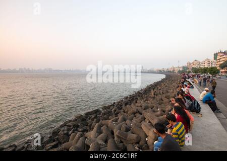 Marine Drive Life in Mumbai Indien Stockfoto