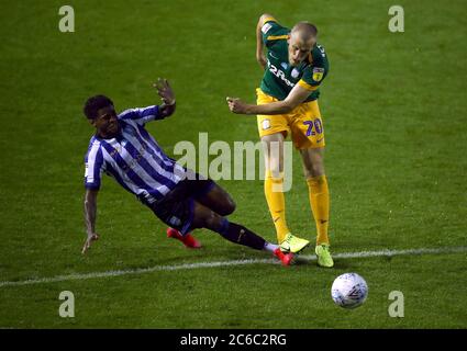 Jayden Stockley von Preston North End erzielt das zweite Tor seiner Spielseite während des Sky Bet Championship-Spiels in Hillsborough, Sheffield. Stockfoto