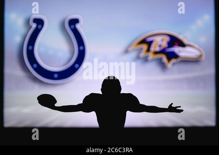 Indianapolis Colts gegen Baltimore Ravens. NFL-Spiel. American Football League Spiel. Silhouette des professionellen Spieler feiern Touch Down. Bildschirm in b Stockfoto