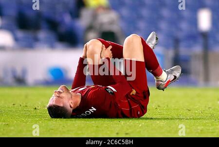 Jordan Henderson aus Liverpool reagiert, nachdem er sich vor dem Premier League-Spiel im AMEX Stadium in Brighton verletzt hat. Stockfoto