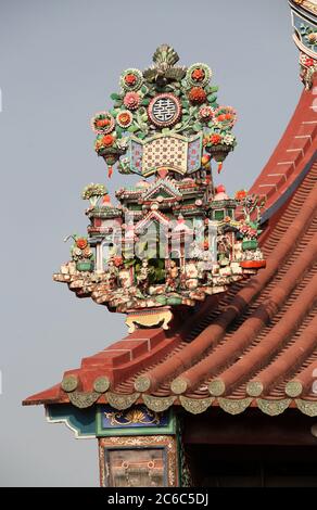 Chinesische Kunstwerke auf dem Tempel der Göttin der Barmherzigkeit in George Town in Penang Stockfoto