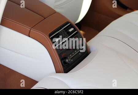 Die Klimaanlage im Fond ist ein Luxus Auto Stockfoto