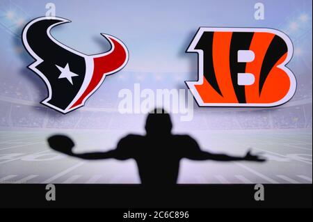Houston Texans gegen Cincinnati Bengals. NFL-Spiel. American Football League Spiel. Silhouette des professionellen Spieler feiern Touch Down. Bildschirm in BAC Stockfoto